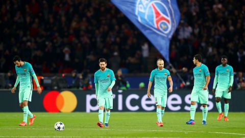 Los jugadores del Bar&ccedil;a tras el gol de Di Mar&iacute;a