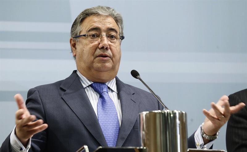 Zoido pondrá orden en la Policía para que no haya más pendrive sin custodia ni se hable de informes que no aparecen Zoido pondrá orden en la Policía para que no haya más pendrive sin custodia ni se hable de informes que no aparecen