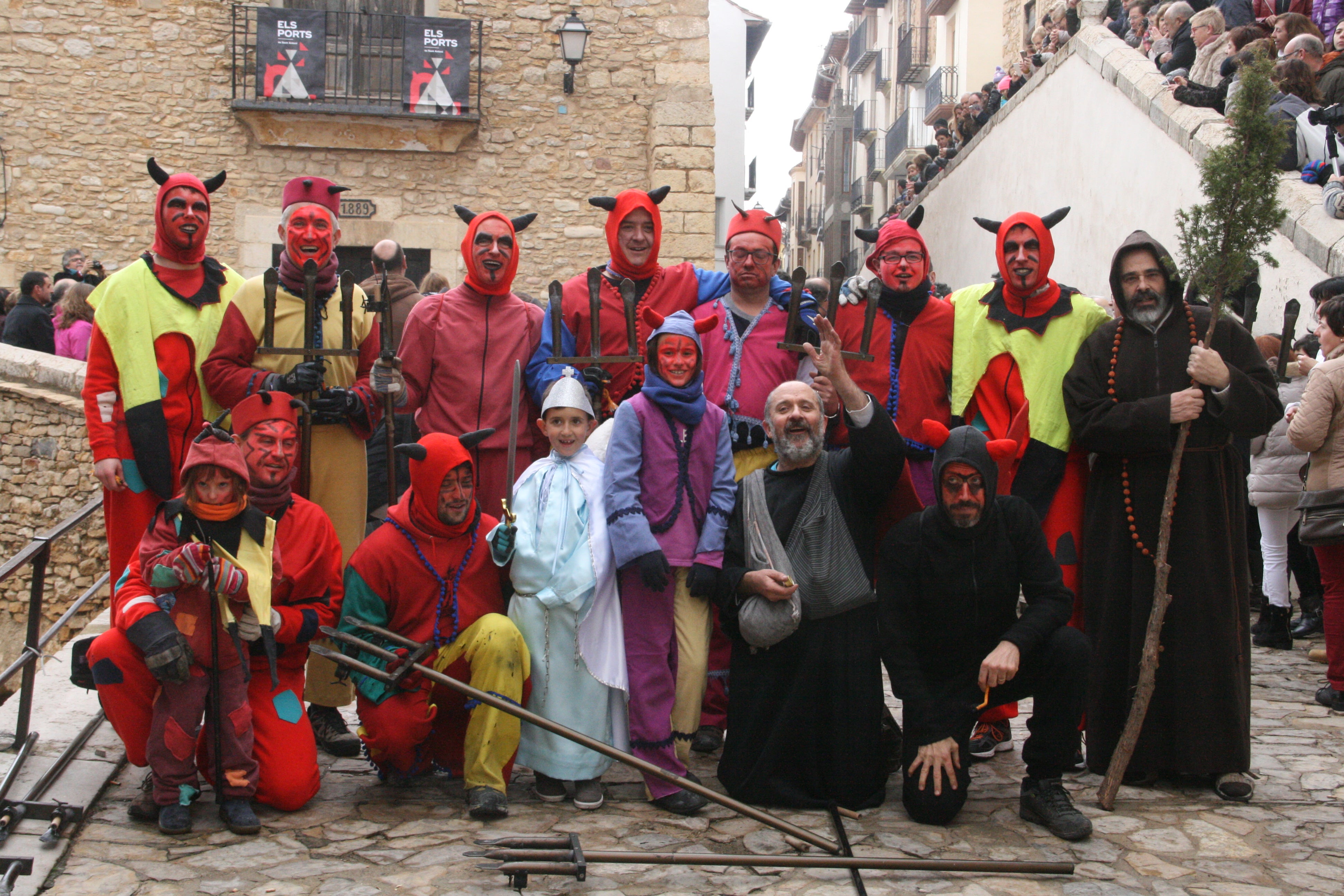 El Ayuntamiento concede la Medalla de la Vila a la fiesta de Sant Antoni con motivo del 788 aniversario de la Carta Pobla El Ayuntamiento concede la Medalla de la Vila a la fiesta de Sant Antoni con motivo del 788 aniversario de la Carta Pobla