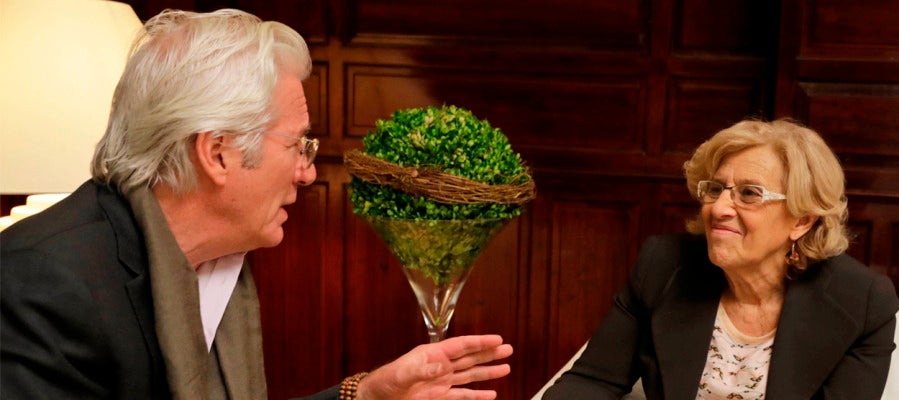 Richard Gere se reúne con Manuela Carmena Richard Gere se reúne con Manuela Carmena