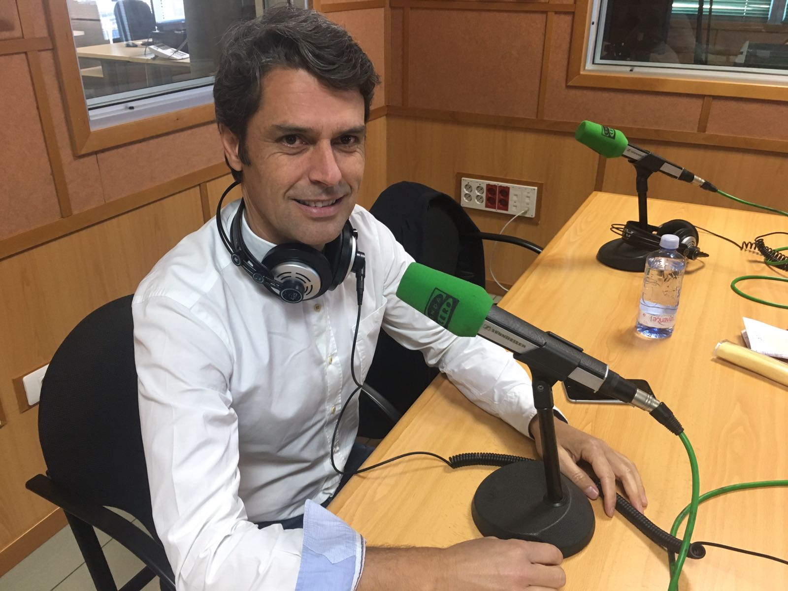 Hernández Bento: "No descarto una candidatura de confluencia. Ya he tenido conversaciones con otros. Ahora estoy concentrado en los avales" Hernández Bento: "No descarto una candidatura de confluencia. Ya he tenido conversaciones con otros. Ahora estoy concentrado en los avales"