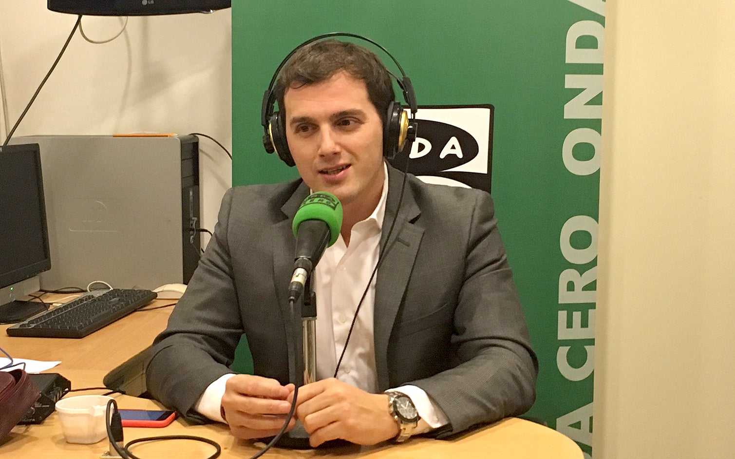 Albert Rivera: "No perdemos la esperanza de que el PP cambie de candidato en Murcia" Albert Rivera: "No perdemos la esperanza de que el PP cambie de candidato en Murcia"