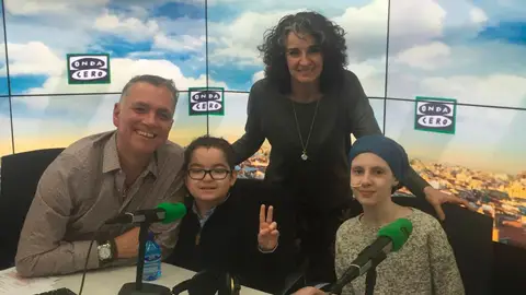 Andrea y Alonso con Juan Ramón Lucas en Más de uno Andrea y Alonso con Juan Ramón Lucas en Más de uno