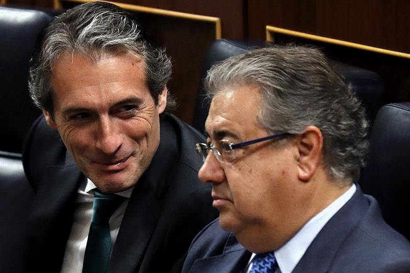 Zoido y De la Serna comparecerán el 24 de enero por el colapso de la AP-6 Zoido y De la Serna comparecerán el 24 de enero por el colapso de la AP-6