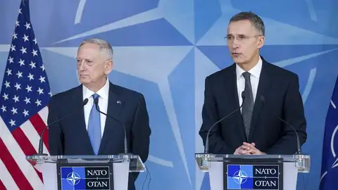 James Mattis y Jens Stoltenberg James Mattis y Jens Stoltenberg