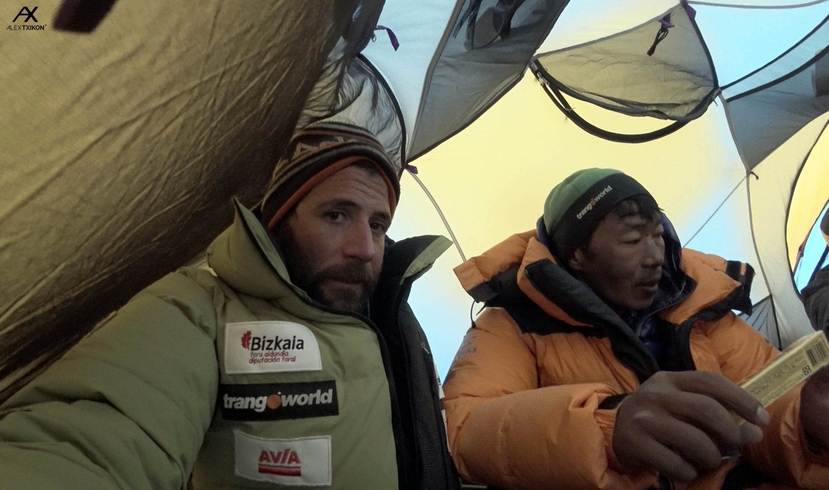 Alex Txikon, firme en su intento de escalar el Everest: "Estoy como una rosa y no me quiero marchar" Alex Txikon, firme en su intento de escalar el Everest: "Estoy como una rosa y no me quiero marchar"
