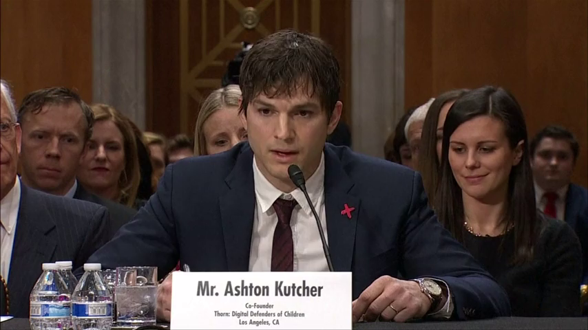 Asthon Kutcher pide al Congreso de EEUU combatir la explotación sexual infantil Asthon Kutcher pide al Congreso de EEUU combatir la explotación sexual infantil