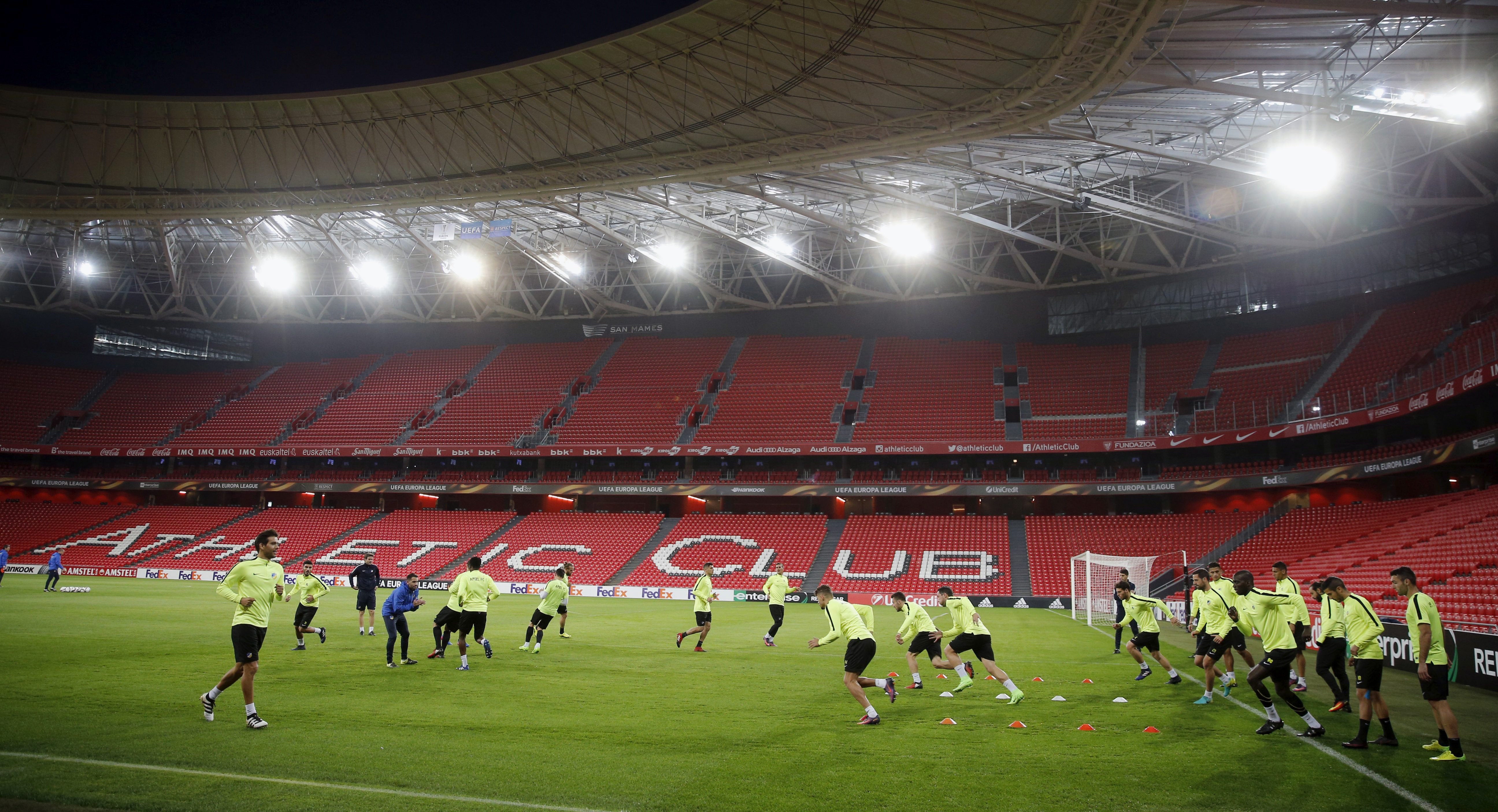 Un herido durante una pelea entre aficionados del Athletic y del APOEL Un herido durante una pelea entre aficionados del Athletic y del APOEL