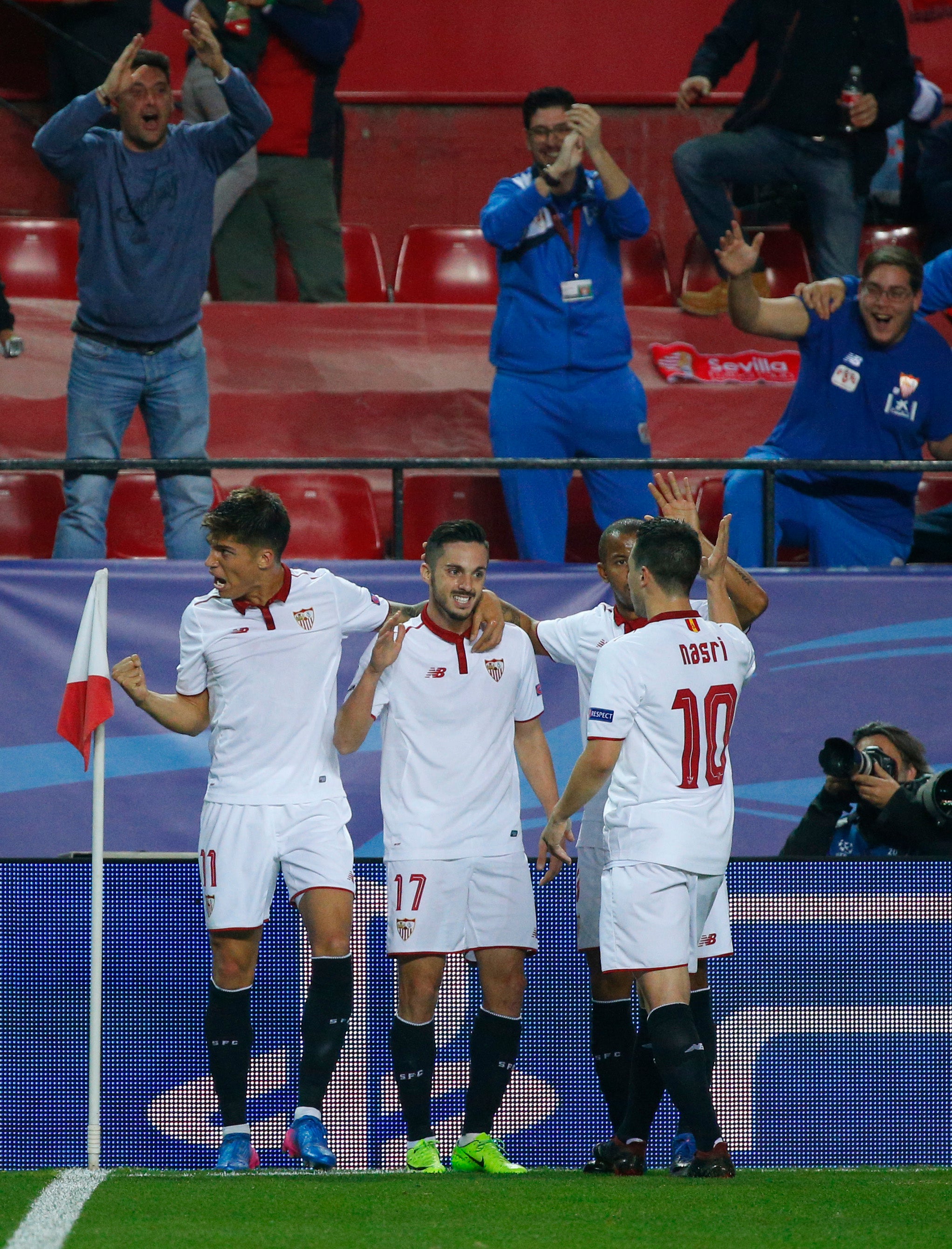 Sevilla 2 - 1 Leicester. Un Sevilla superior deja con vida al Leicester Sevilla 2 - 1 Leicester. Un Sevilla superior deja con vida al Leicester