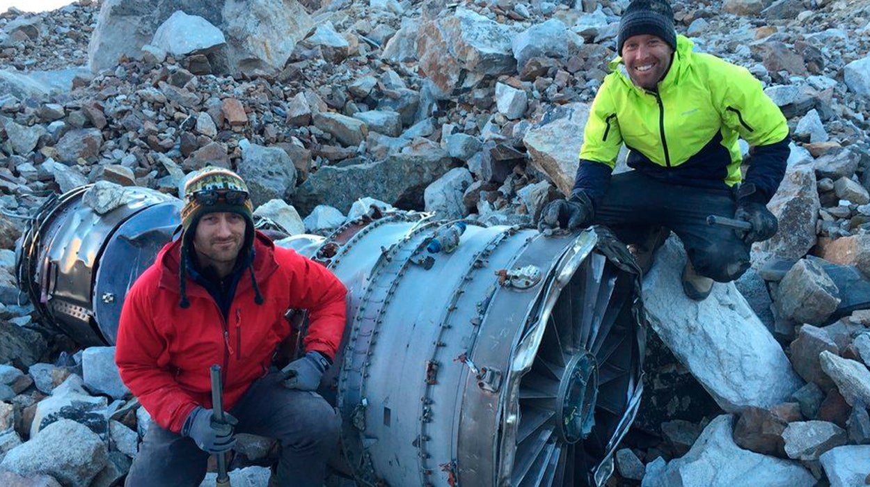 Dos hombres, que investigan un accidente de avión en Bolivia en 1985, encuentran sus restos Dos hombres, que investigan un accidente de avión en Bolivia en 1985, encuentran sus restos