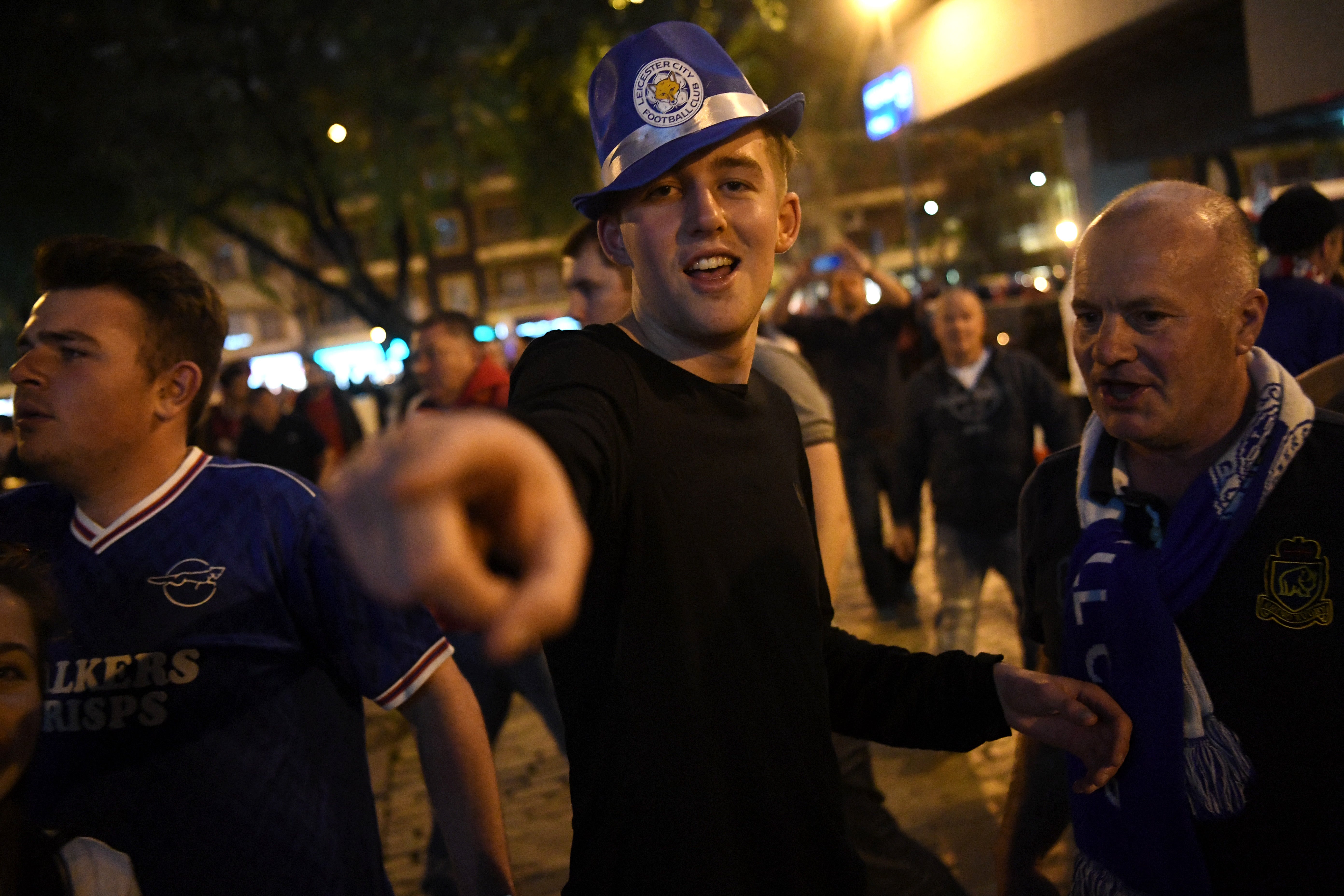 La Policía detiene a cuatro aficionados del Leicester por altercados en Sevilla La Policía detiene a cuatro aficionados del Leicester por altercados en Sevilla