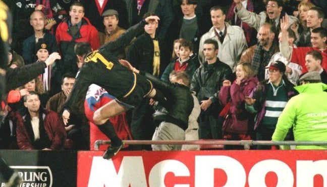 Cantona: "¿Mi patada? No me arrepiento, fue genial, tenía que haberle dado más fuerte" Cantona: "¿Mi patada? No me arrepiento, fue genial, tenía que haberle dado más fuerte"