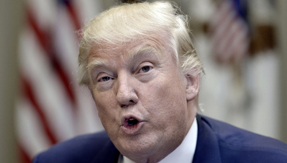 Trump sugiere que París ya no es seguro y alerta sobre el terrorismo en Europa Trump sugiere que París ya no es seguro y alerta sobre el terrorismo en Europa