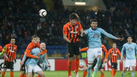 Gustavo Cabral cabecea para clasificar al Celta en la Europa League