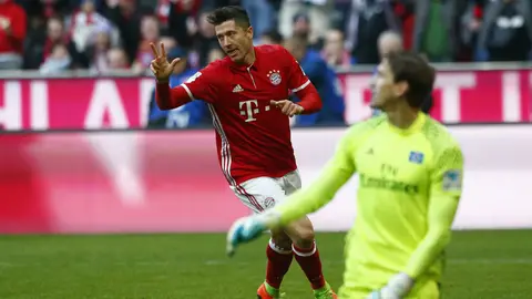 Lewandowski celebra un gol Lewandowski celebra un gol