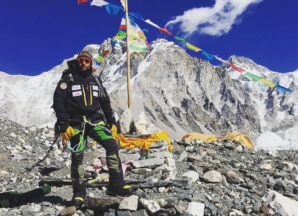 Alex Txikon vuelve al campo base para retomar su reto de hacer cima en el Everest Alex Txikon vuelve al campo base para retomar su reto de hacer cima en el Everest