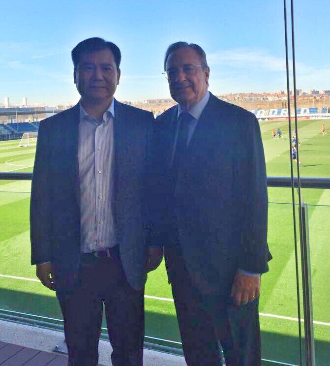 El dueño del Inter de Milán visita a Florentino Pérez con los rumores de James Rodríguez de fondo El dueño del Inter de Milán visita a Florentino Pérez con los rumores de James Rodríguez de fondo