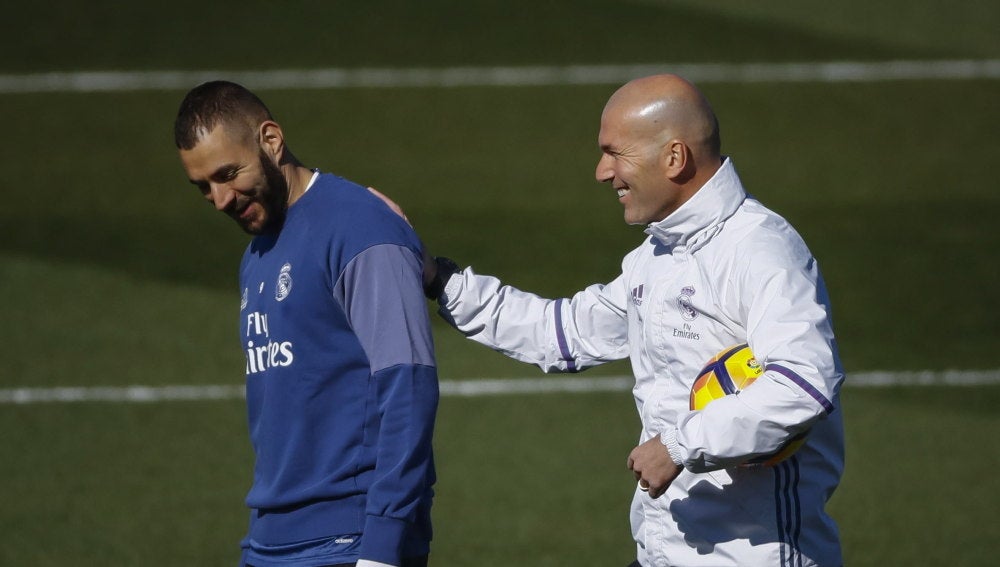 Zidane, junto a Benzema