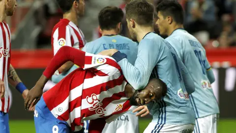 Traoré le mete la cabeza a Fontás Traoré le mete la cabeza a Fontás