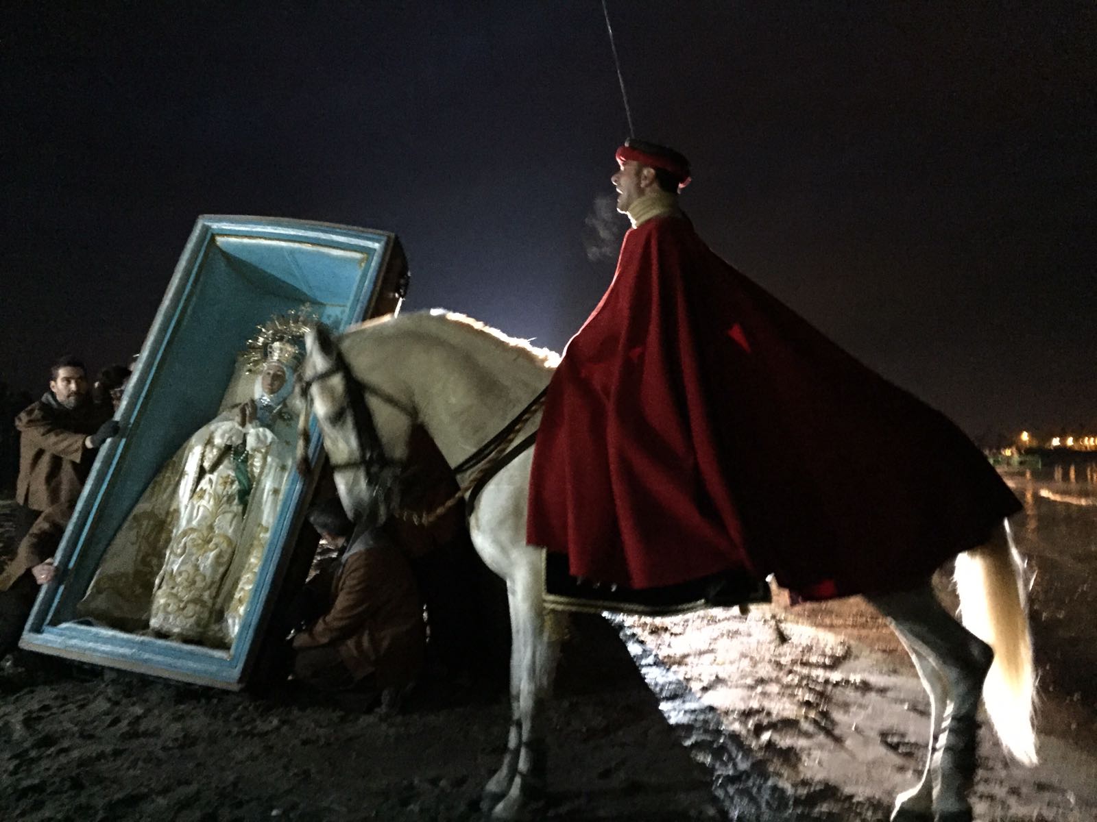 El Pleno se interrumpe para celebrar que la Venida de la Virgen es Fiesta de Interés Turístico autonómico El Pleno se interrumpe para celebrar que la Venida de la Virgen es Fiesta de Interés Turístico autonómico