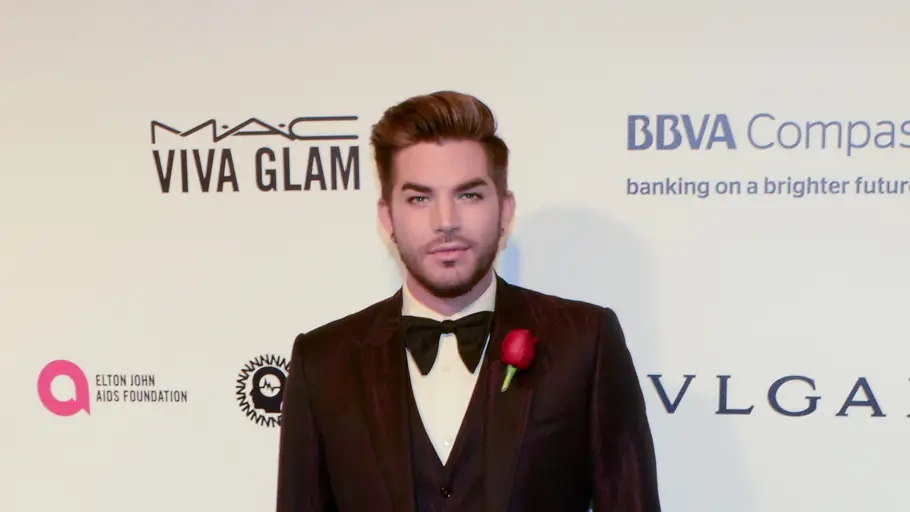 Adam Lambert Alfombra roja de las fiestas de después de los Premios Oscar 2017