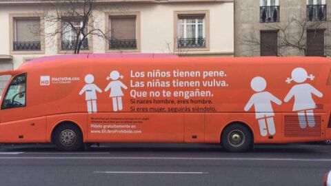 Autob&uacute;s transf&oacute;bico de 'Hazte O&iacute;r'