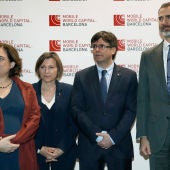 El rey Felipe VI, Ada Colau, Carme Forcadell, Carles Puigdemont, Jaume Collboni y Soraya Sáenz de Santamaría 