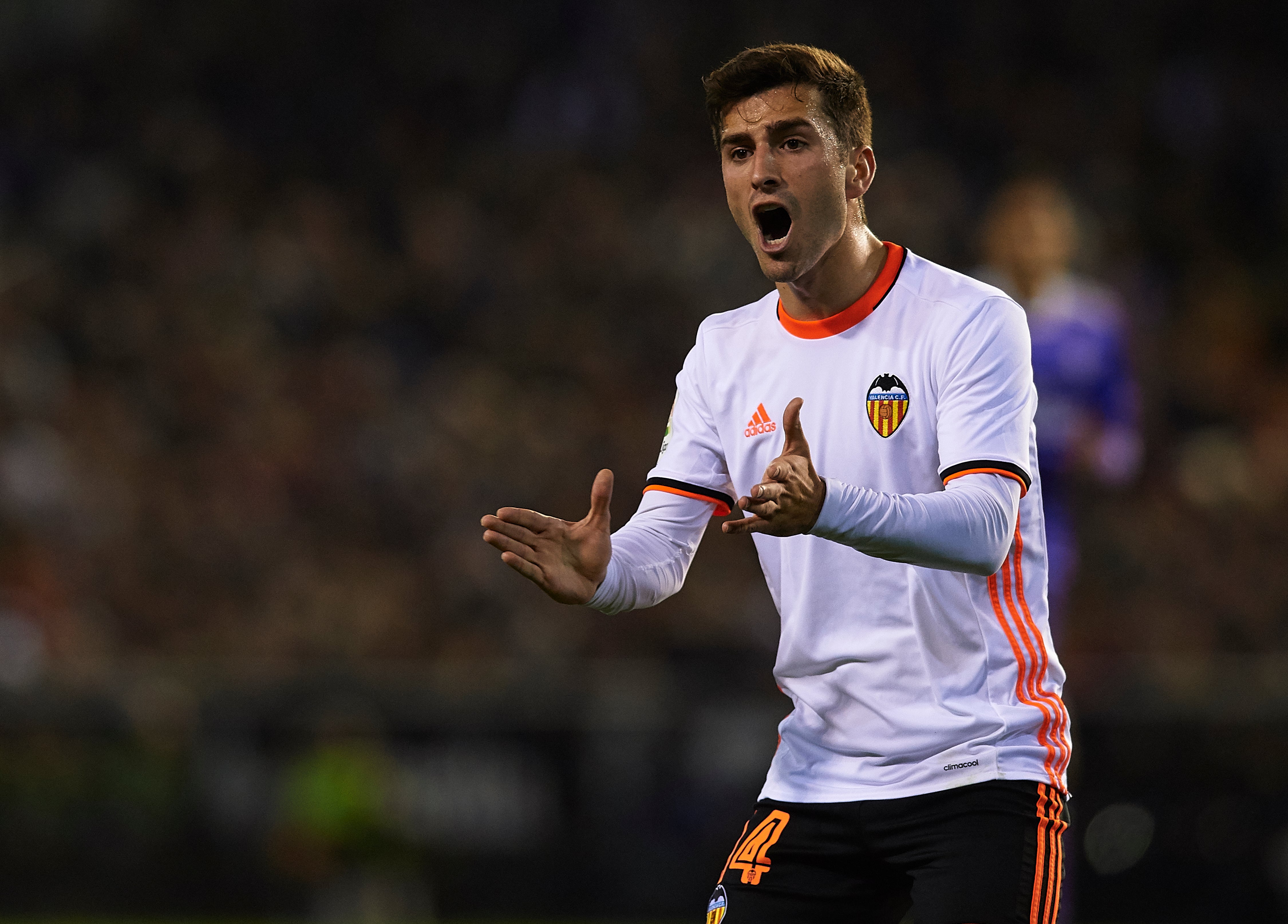 Gayà: "Se está dando muchas vueltas al gol no concedido a Messi, unas veces te perjudican y otras te benefician" Gayà: "Se está dando muchas vueltas al gol no concedido a Messi, unas veces te perjudican y otras te benefician"