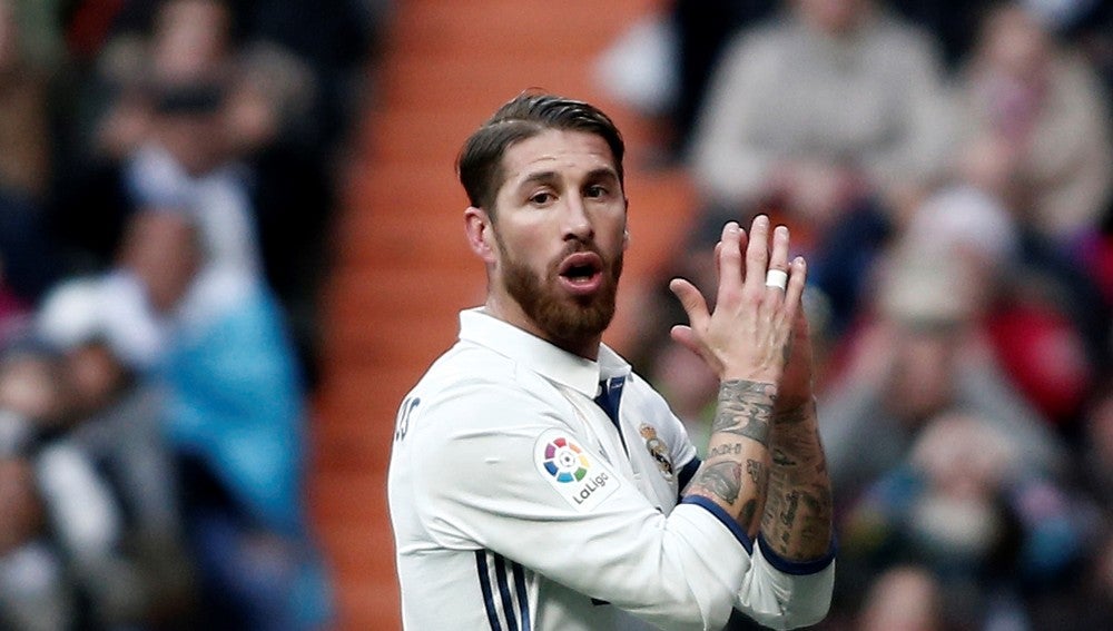 Sergio Ramos lamenta una ocasión fallada con el Madrid