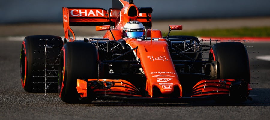 Fernando Alonso rueda con su nuevo McLaren en Montmeló Fernando Alonso rueda con su nuevo McLaren en Montmeló