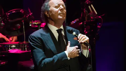 Julio Iglesias en concierto Julio Iglesias en concierto