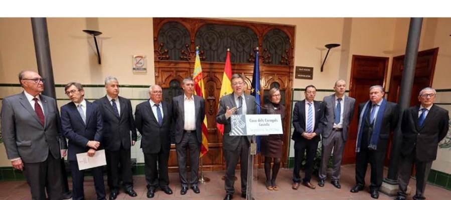 El president Ximo Puig, ha presidido la constitución de la Mesa de la Cerámica. El president Ximo Puig, ha presidido la constitución de la Mesa de la Cerámica.