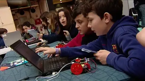 Frame 42.203034 de: Los niños también disfrutan del congreso de móviles Frame 42.203034 de: Los niños también disfrutan del congreso de móviles