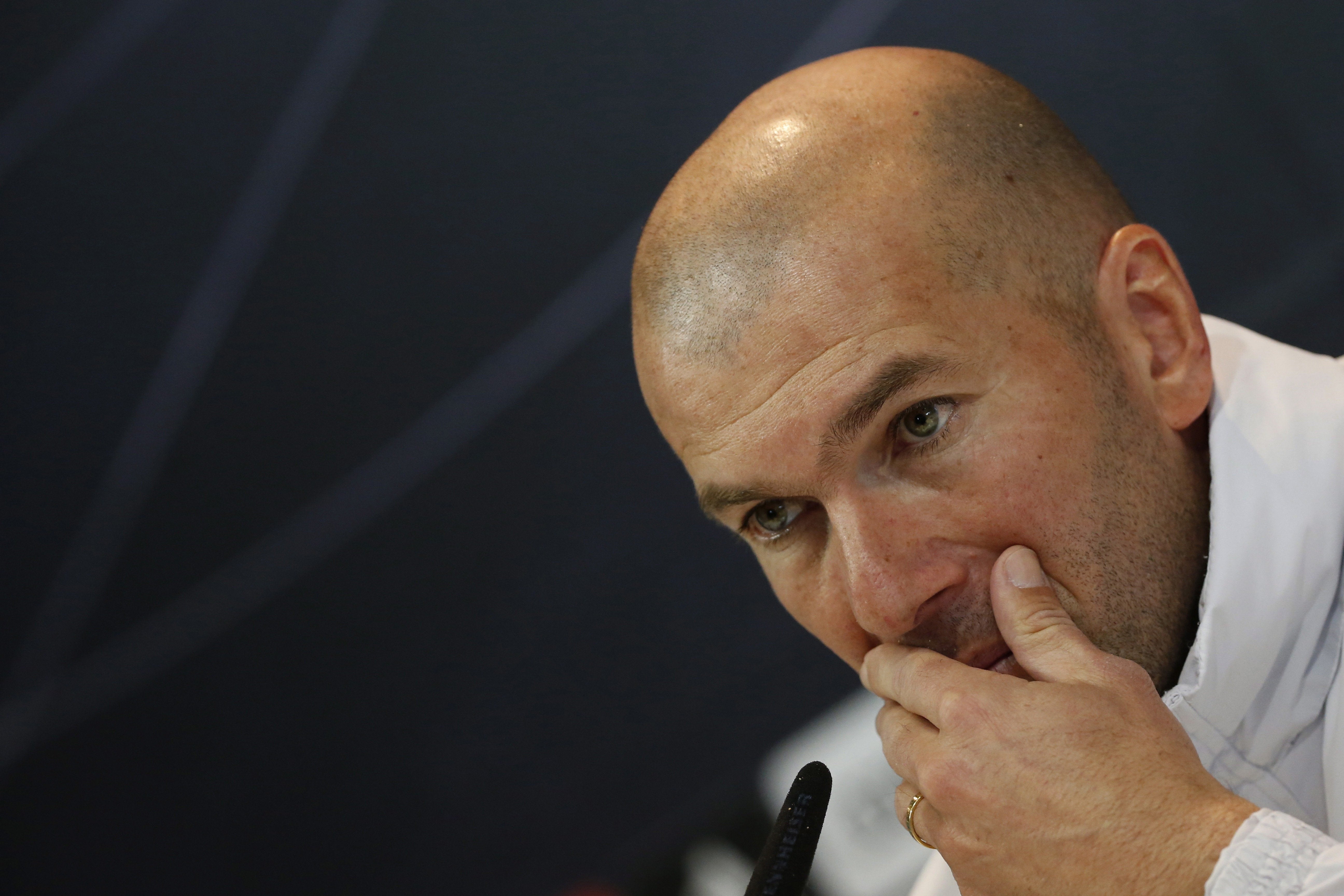 Zidane, sobre las bolas calientes: "Me río y ya está. Sabemos ahora que no" Zidane, sobre las bolas calientes: "Me río y ya está. Sabemos ahora que no"