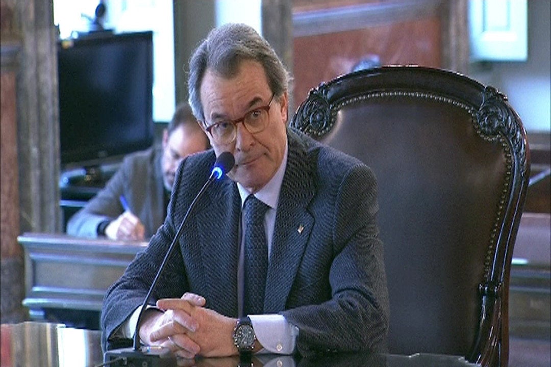 Artur Mas comparecerá el día 29 en el Parlament para explicar si CDC cobró comisiones Artur Mas comparecerá el día 29 en el Parlament para explicar si CDC cobró comisiones