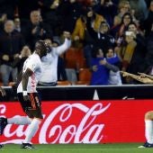 Mangala celebra con Parejo el gol del victoria frente al Lieganés
