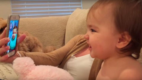 Beb&eacute;s hablando por Facetime