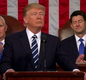 Frame 16.81569 de: Trump planea firmar la nueva versión de su veto migratorio en las próximas horas Frame 16.81569 de: Trump planea firmar la nueva versión de su veto migratorio en las próximas horas