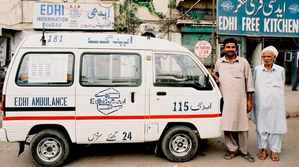 La enternecedora historia de Abdul Sattar Edhi, conocido como la "Madre Teresa de Pakistán" La enternecedora historia de Abdul Sattar Edhi, conocido como la "Madre Teresa de Pakistán"