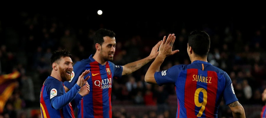 Messi, Busquets y Luis Suárez celebran un gol ante el Sporting Messi, Busquets y Luis Suárez celebran un gol ante el Sporting