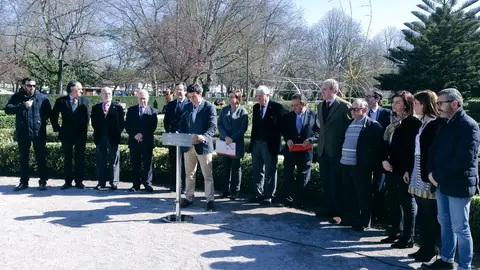 Se planta en Gijón el "sauce de Jovellanos" Plantación del "sauce de Jovellanos"