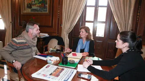 La alcaldesa ha explicado que el IV Congreso Magdalenero tiene que ser un espacio de conocimiento, reflexión, diálogo y acuerdo. La alcaldesa ha explicado que el IV Congreso Magdalenero tiene que ser un espacio de conocimiento, reflexión, diálogo y acuerdo.
