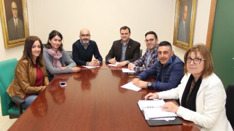 La iniciativa, que podria funcionar en el mes de maig, inclou, de manera paral&middot;lela, el desenrotllament d'una tasca formativa dirigida a facilitar la introducci&oacute; de compet&egrave;ncies i coneixements digitals en el xicotet comer&ccedil;. 