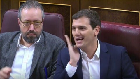El gesto de Albert Rivera durante la intervenci&oacute;n de Mariano Rajoy