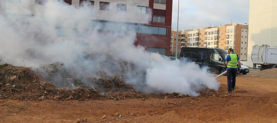 Trabajos de fumigacions en una parcela Trabajos de fumigacions en una parcela