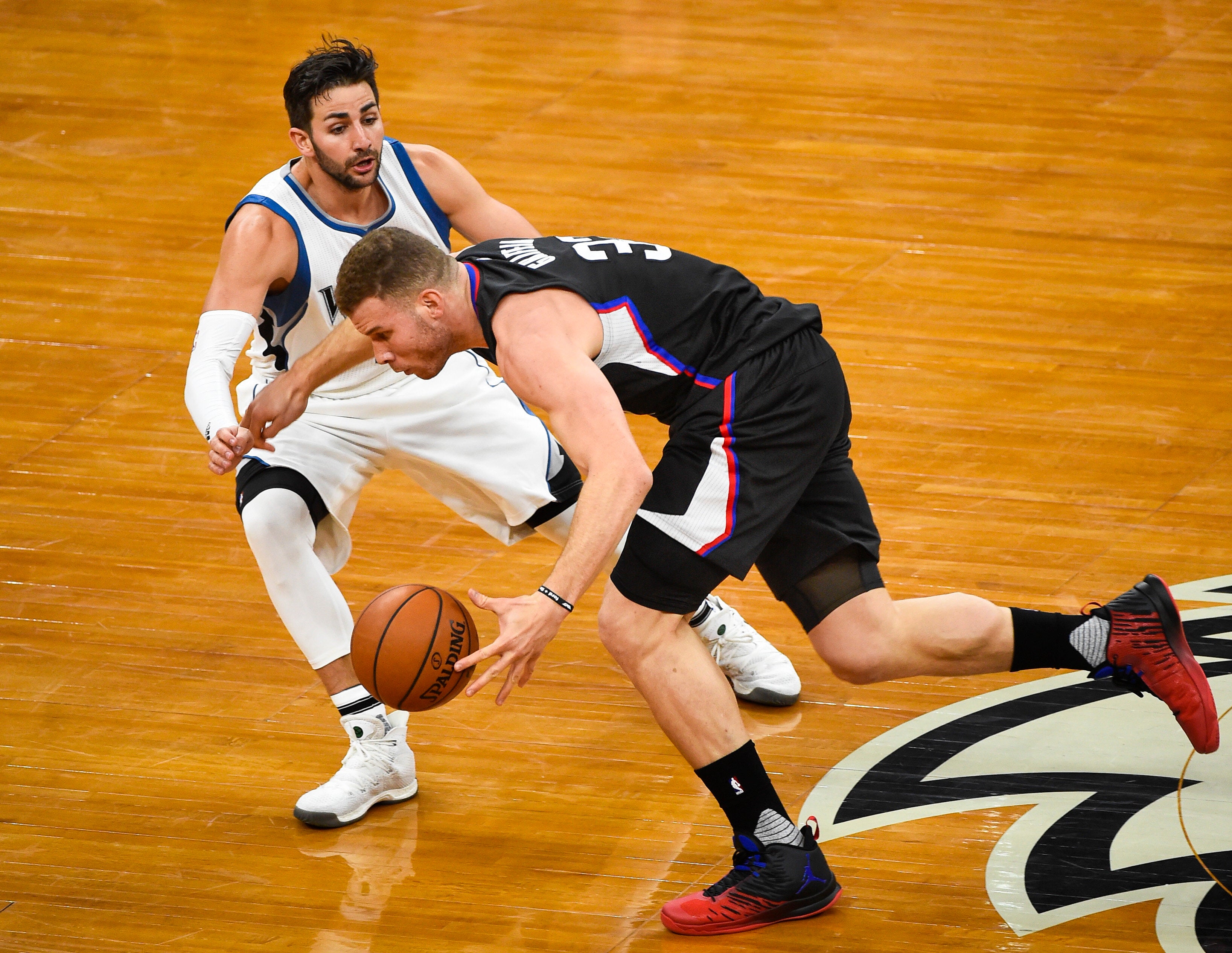 Ricky Rubio hunde a los Clippers en la noche del debut de Calderón con los Hawks Ricky Rubio hunde a los Clippers en la noche del debut de Calderón con los Hawks
