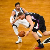 Ricky Rubio intenta robarle el balón a Blake Griffin Ricky Rubio intenta robarle el balón a Blake Griffin