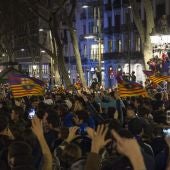 Miles de aficionados del Barcelona, en Canaletas