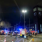 Policía y servicios de emergencias a las afueras de la estación de Dusseldorf