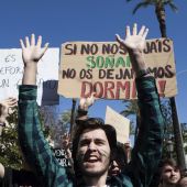  Un momento de la manifestación de estudiantes en Badajoz con motivo de la huelga general en la enseñanza pública en toda España contra la Ley Orgánica de Mejora de la Calidad Educativa (Lomce) y contra los recortes